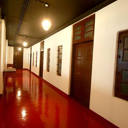 The Metro Pod - Backpackers A/C Dormitory Kochi Zewnętrze zdjęcie