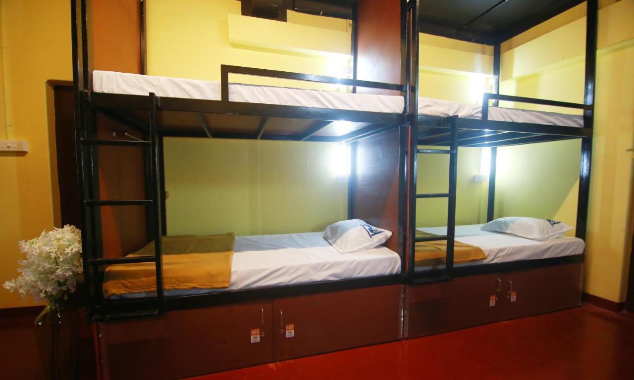 The Metro Pod - Backpackers A/C Dormitory Kochi Zewnętrze zdjęcie