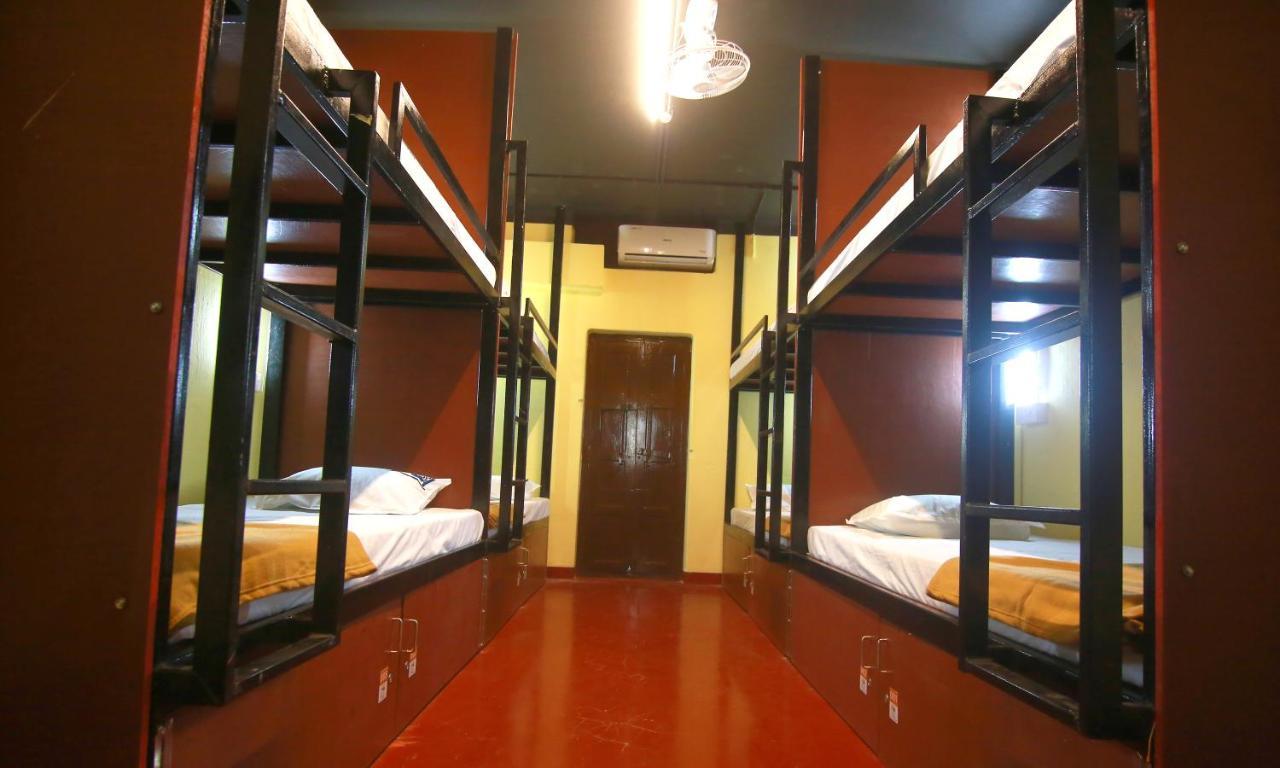 The Metro Pod - Backpackers A/C Dormitory Kochi Zewnętrze zdjęcie