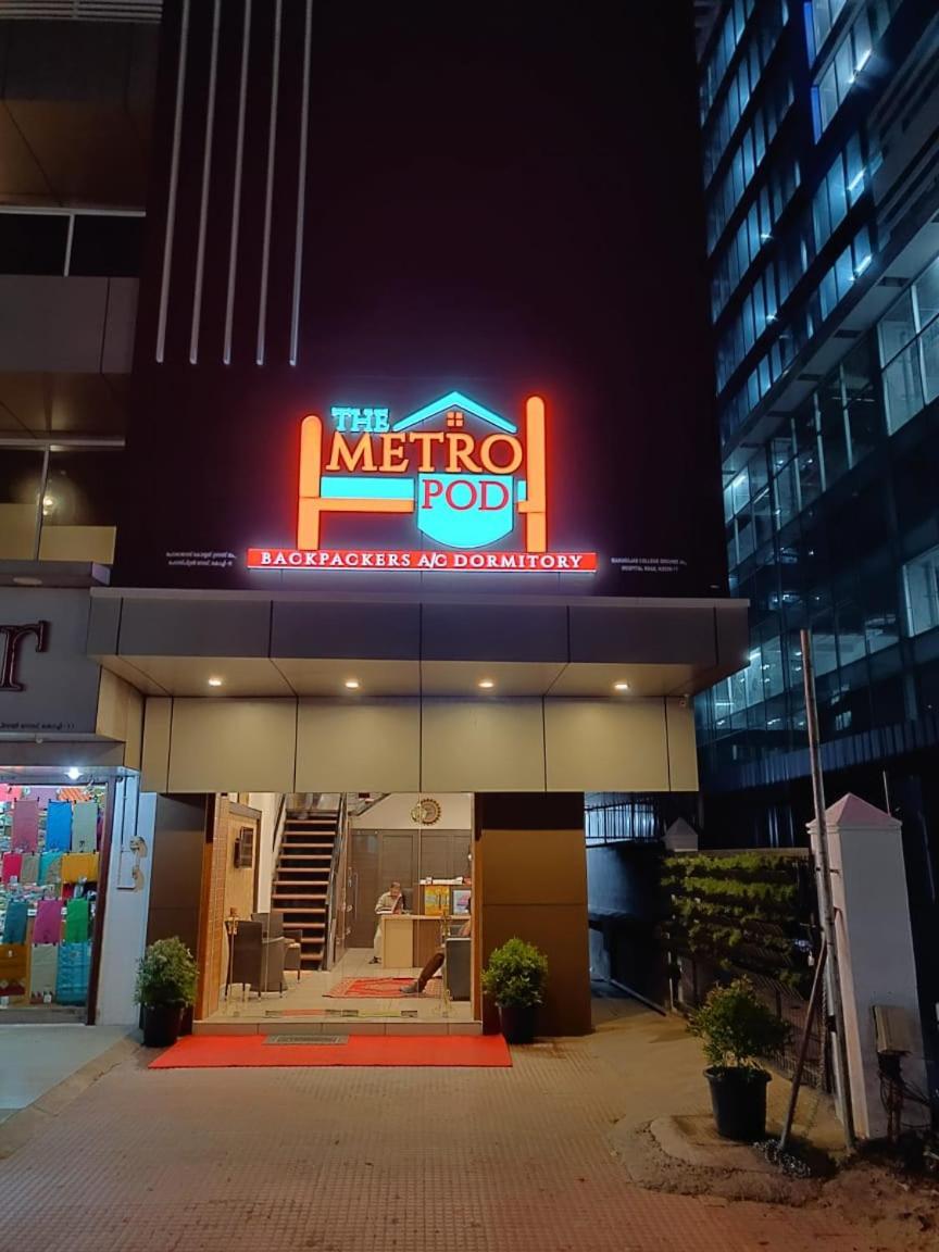 The Metro Pod - Backpackers A/C Dormitory Kochi Zewnętrze zdjęcie