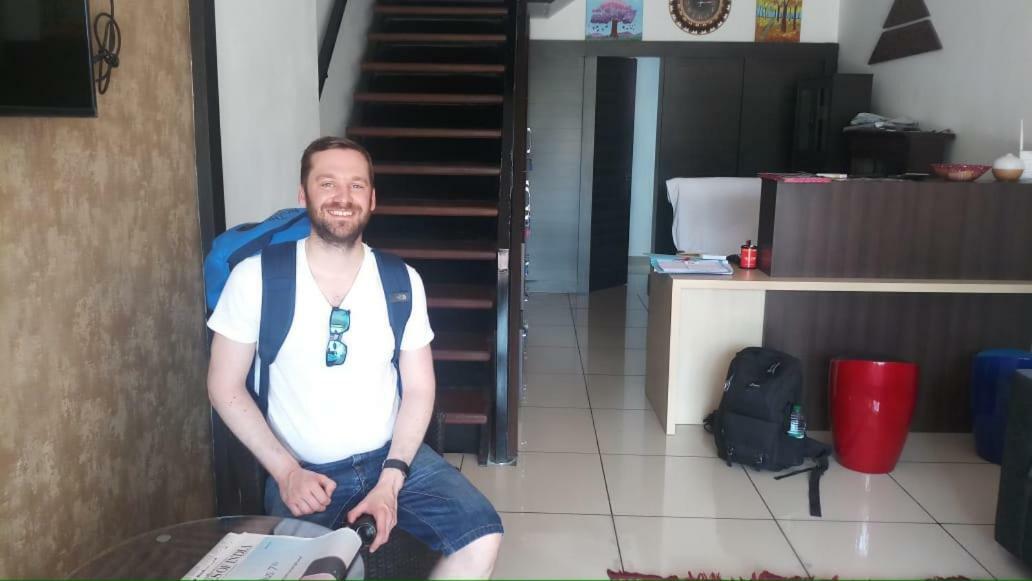 The Metro Pod - Backpackers A/C Dormitory Kochi Zewnętrze zdjęcie