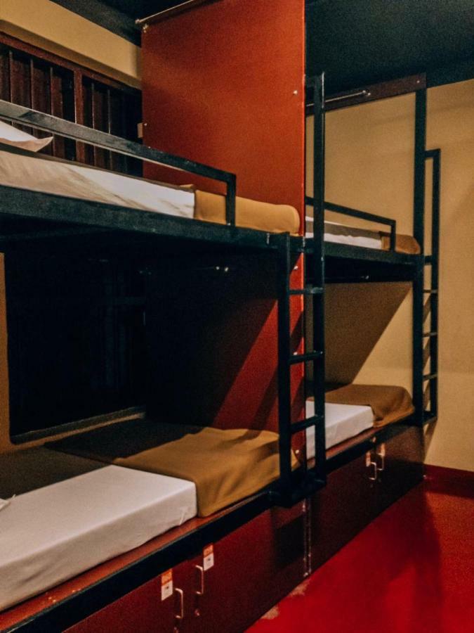 The Metro Pod - Backpackers A/C Dormitory Kochi Zewnętrze zdjęcie