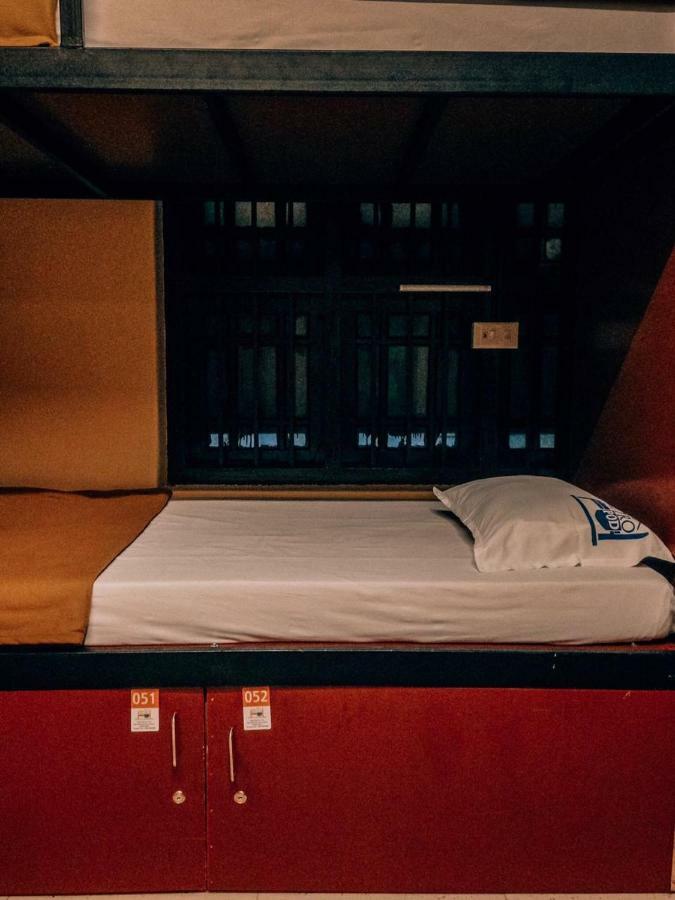 The Metro Pod - Backpackers A/C Dormitory Kochi Zewnętrze zdjęcie