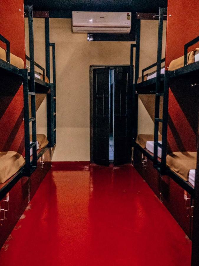 The Metro Pod - Backpackers A/C Dormitory Kochi Zewnętrze zdjęcie